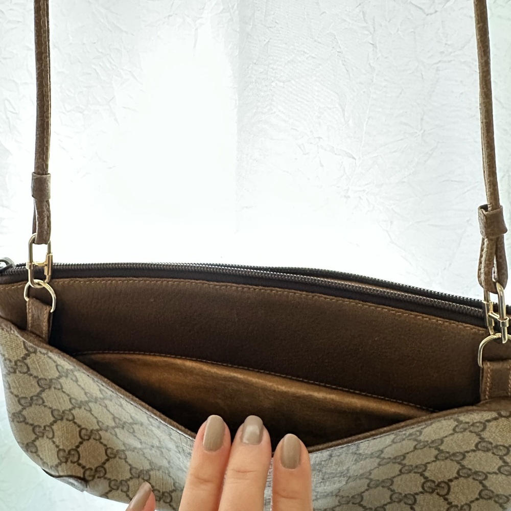 Gucci Beige Brown GG Canvas Crossbody with Green-Red clasp - Picture 8 of 9